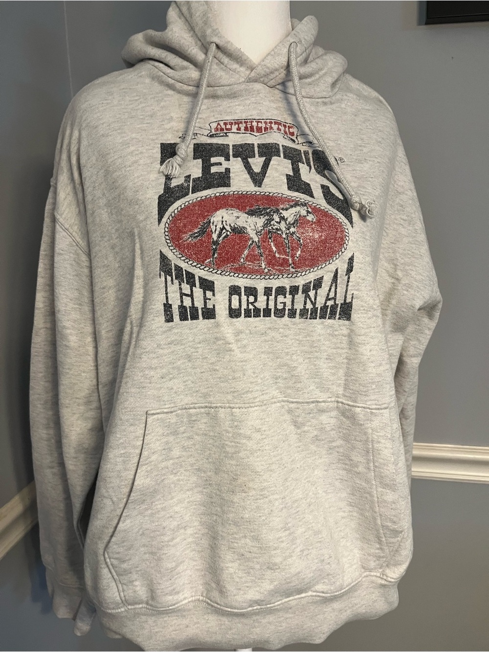 Levi's Light Gray  everyday Pullover Hoodie with Red Graphic - Picture 3 of 4